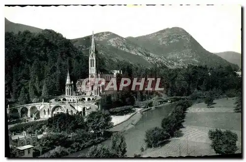 Cartes postales Lourdes La Basilique et le Gave