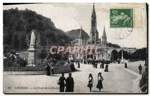 Cartes postales Lourdes La Place de la Basilique