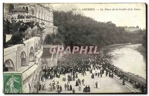 Cartes postales Lourdes La Place de la Grotte et le Gave