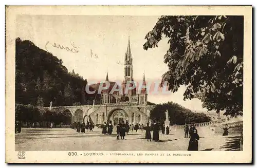 Cartes postales Lourdes L Esplanade les Rampes et la Basilique