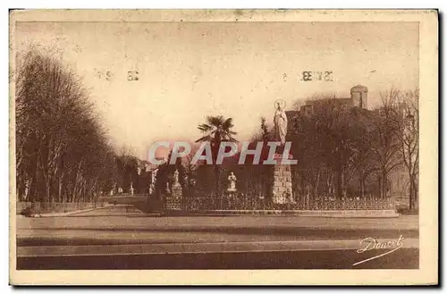 Cartes postales Lourdes La Vierge Couronnee et le Chateau Fort