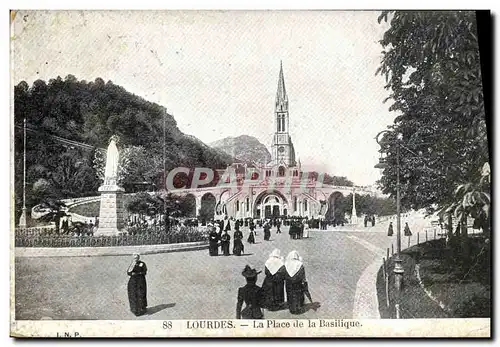 Cartes postales Lourdes La Place de la Basilique