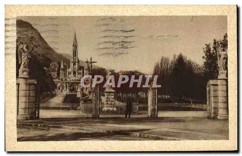 Cartes postales Lourdes Entree de L Esplanade