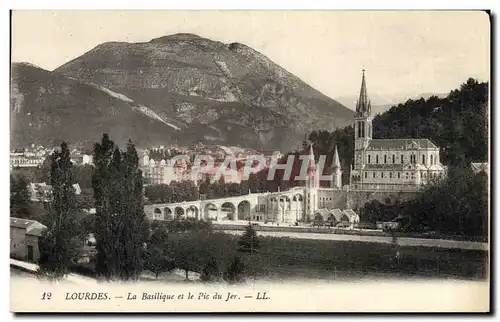 Cartes postales Lourdes La Basilique et le Pic du Jer