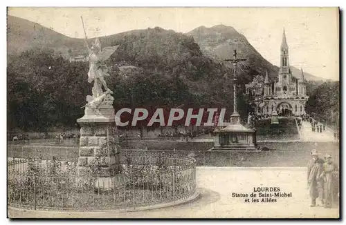 Cartes postales Lourdes Statue de Saint Michel et les Allees