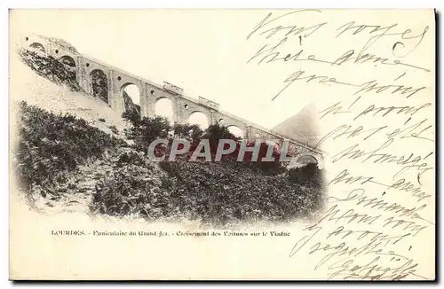 Cartes postales Lourdes Funiculaire du grand Jer Croisement des voitures sur le viaduc