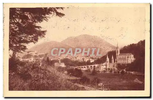 Cartes postales Lourdes La basilique et la ville