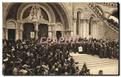 Cartes postales Lourdes La Processious devant le Rosaire