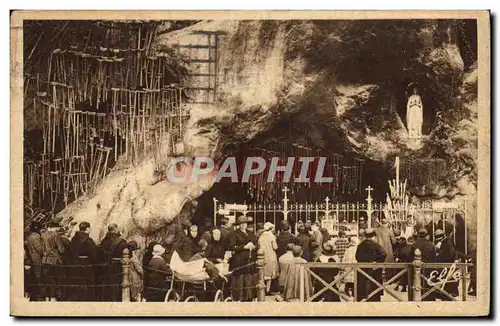 Cartes postales Lourdes Interieur de la Grotte Miraculeuse