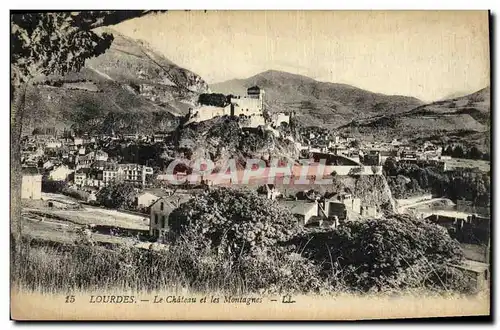 Ansichtskarte AK Lourdes Le Chateau et les Montagnes