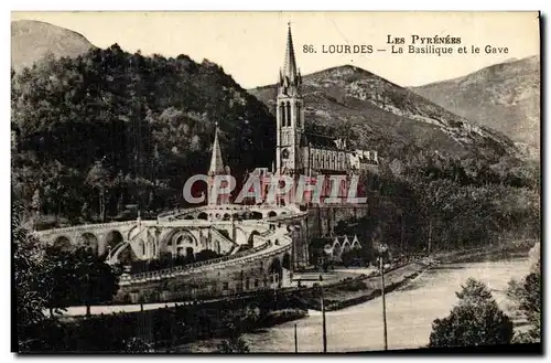Cartes postales Lourdes La Basilique et le Gave