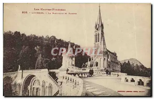 Cartes postales Lourdes La Basilique et rampes
