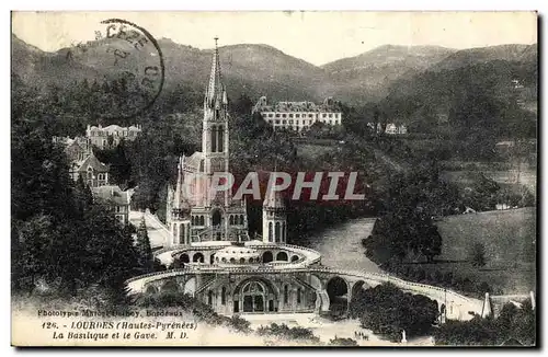 Cartes postales Lourdes La Basilique et le Gave
