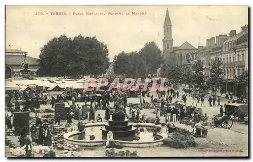 Cartes postales Tarbes Place Marcadieu pendant le marche Coin des puces TOP