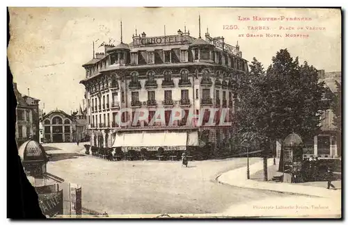 Ansichtskarte AK Tarbes Place de Verdun et grand hotel moderne