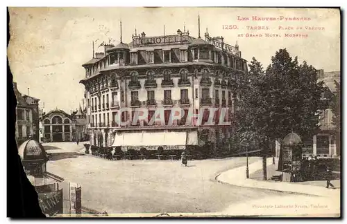 Cartes postales Tarbes Place de Verdun et grand hotel moderne