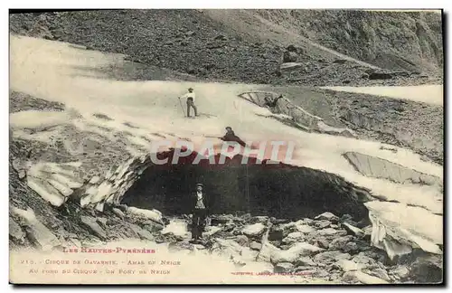 Ansichtskarte AK Gavarnie Cirque Amas de neige Au fond du cirque Un pont de neige