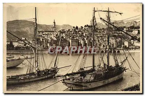 Cartes postales Cote D Azur Menton Le Port et le la Vieille Ville Bateay Voilier