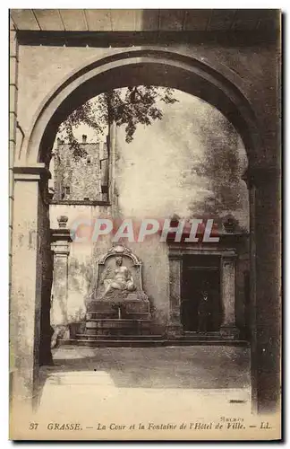 Ansichtskarte AK Grasse La Cour et la Fontaine de l Hotel de Ville