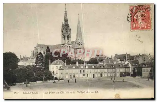 Cartes postales Chartres La Place du Chatelet et la Cathedrale