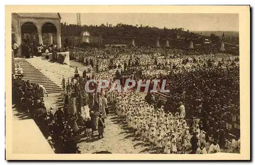 Cartes postales La Basilique de Lisieux Une Ceremonie sur le Parvis