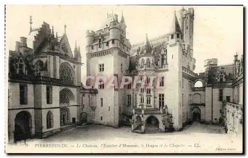 Cartes postales Pierrefonds Le Chateau l Escalier d Honneur le Donjon et la Chapelle