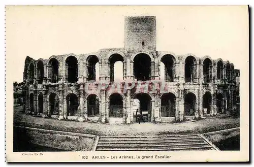 Ansichtskarte AK Arles Les Arenes le Grand Escalier