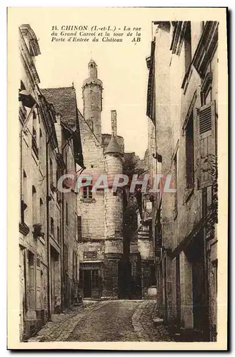 Cartes postales Chinon La rue du grand Carroi et la tour de la porte d entree du chateau