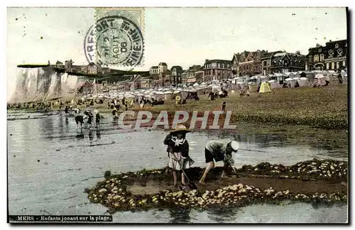 Cartes postales Mers Enfants jouant sur la Plage