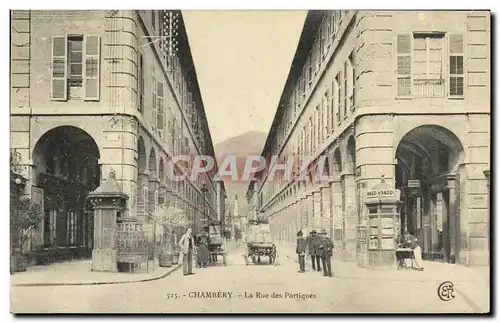 Cartes postales Chambery La Rue des Portiques bonne animation Maggi