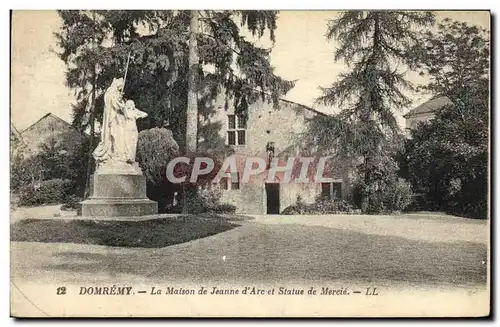 Ansichtskarte AK Domremy La Maison de Jeanne D Arc et Statue de Mercie