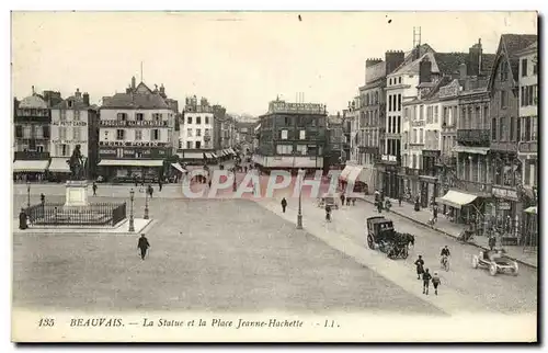 Ansichtskarte AK Beauvais La Statue et la Place Jeanne Hachette