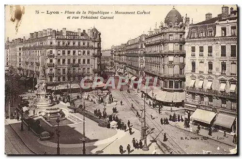 Ansichtskarte AK Lyon Place de la Republique Monument Carnot et rue President Carnot