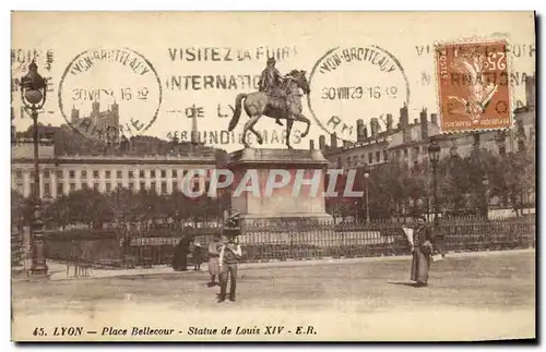 Cartes postales Lyon Place Bellecour Statue de Louis XlV