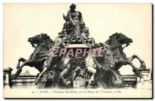 Ansichtskarte AK Lyon Fontaine Bartholdi sur la Place des Terreaux