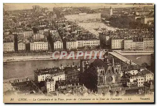 Cartes postales Lyon La Cathedrale et la Place preses de l Ascenseur de la Tour de Fourviere