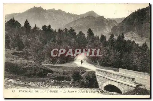 Cartes postales Environs Du Mont Dore La route et le Puy de Sancy