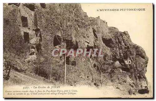 Cartes postales Les Grottes de Jonas Grottes curieuses creusees dans le flanc du Puy Saint Pierre pres le Cheix