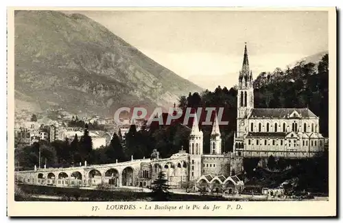 Cartes postales Lourdes La Basilique et le Pic du Jer