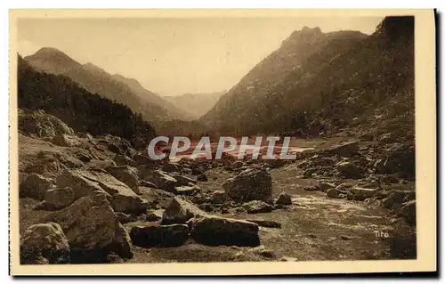 Cartes postales Cauterets Chemin du Marcadau Vue sur le fond de la vallee le Gave Contre jour