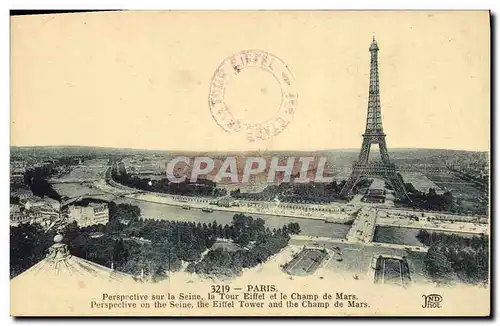 Cartes postales Paris Tour Eiffel Perspective sur la Seine la Tour Eiffel et le Champ de Mars