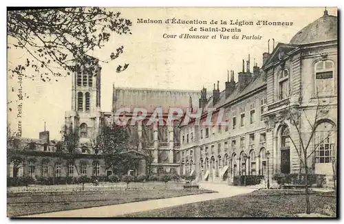 Cartes postales Maison d Education de la Legion d Honneur de Saint Denis Cour d honneur et vue du parloir