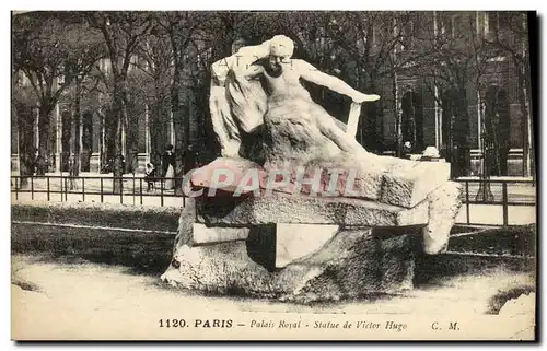 Cartes postales Paris Palais Royal Statue de Victor Hugo