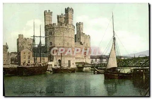 Cartes postales Carnavon Castle and bridge Bateau