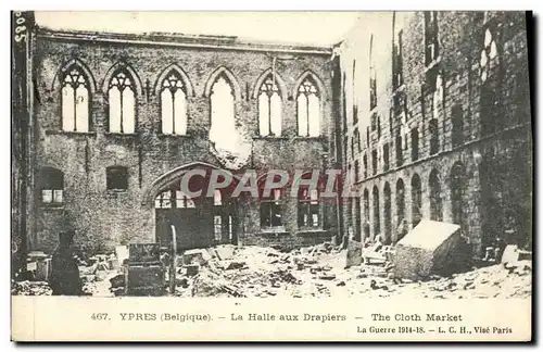 Ansichtskarte AK Ypres La Halle aux Drapiers Militaria