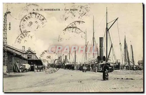 Cartes postales Bordeaux Les Docks Bateaux