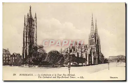 Cartes postales Bordeaux Cathedrale et la Tour Pey Berland