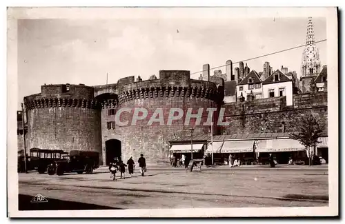 Cartes postales Saint Malo La grande porte et la cathedrale