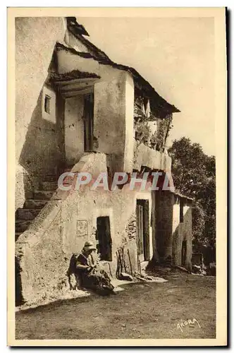 Ansichtskarte AK Lamalou les Bains une maison cevenole a Villecelle Folklore Femme