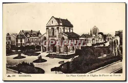 Cartes postales Soissons La Place Centrale et l Eglise St Pierre au parvis